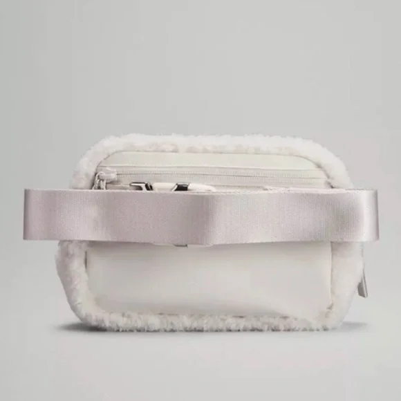 LULULEMON NEW YEAR EVERYWHERE BELT
BAG 1L *FLEECE - Picture 4 of 6
